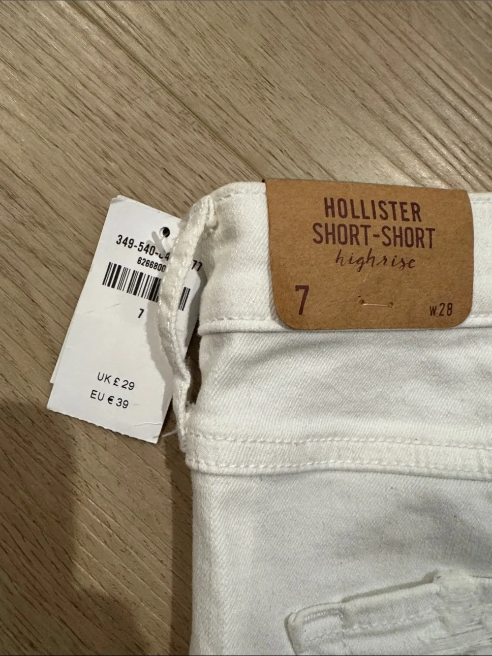 White high rise Hollister Shorts - NEW